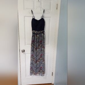 Lily Rose size Small, belted maxi dress. Navy blue top with Chevron bottom.